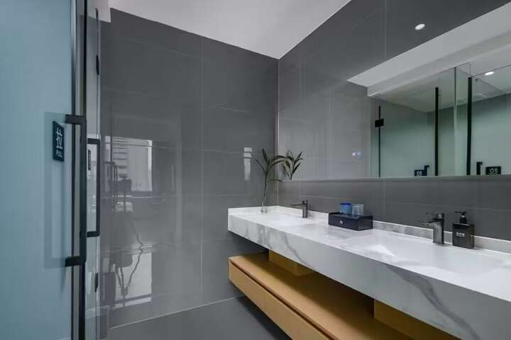 Room 5 of 27