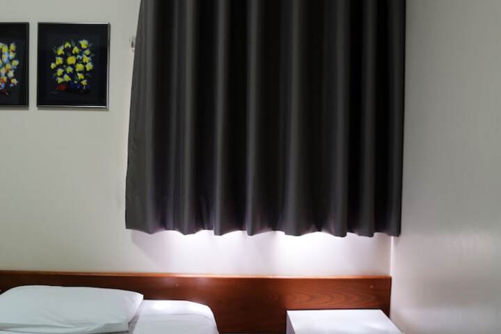 Room 25 of 183