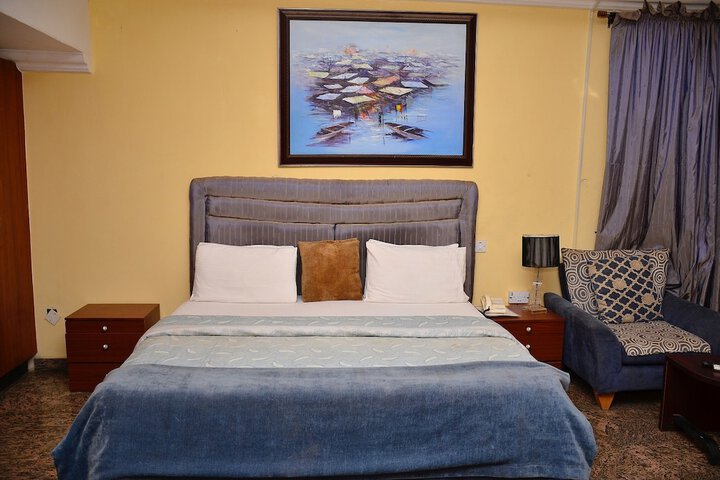 Room 34 of 94