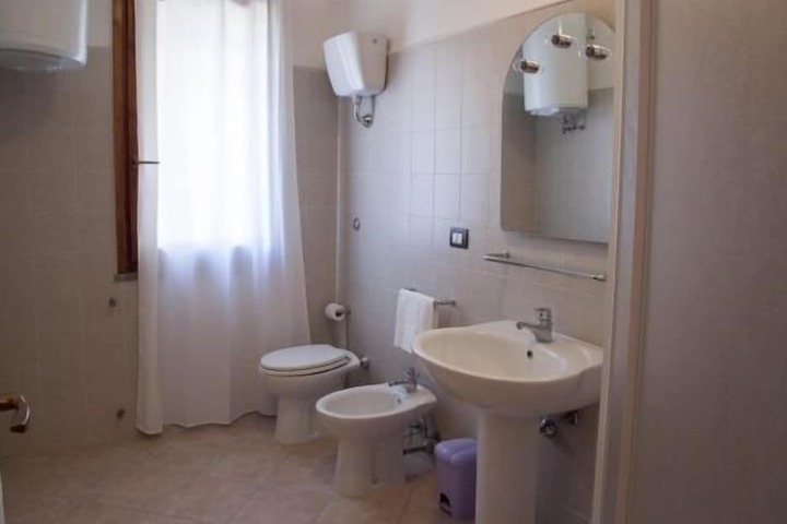 Room 12 of 26