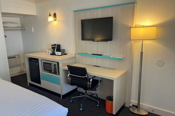 Room 27 of 67