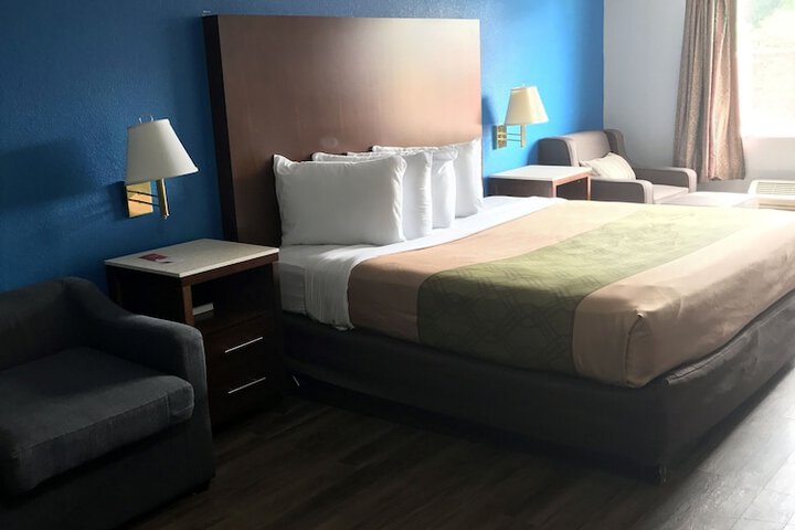 1 King Bed (4 of 27)
