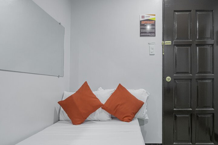 Room 9 of 28
