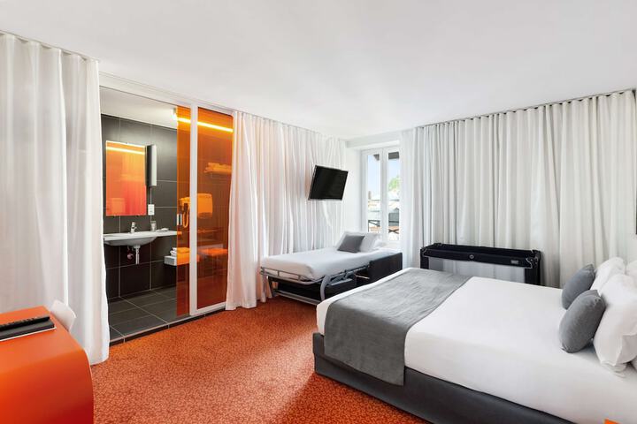 Room 10 of 60