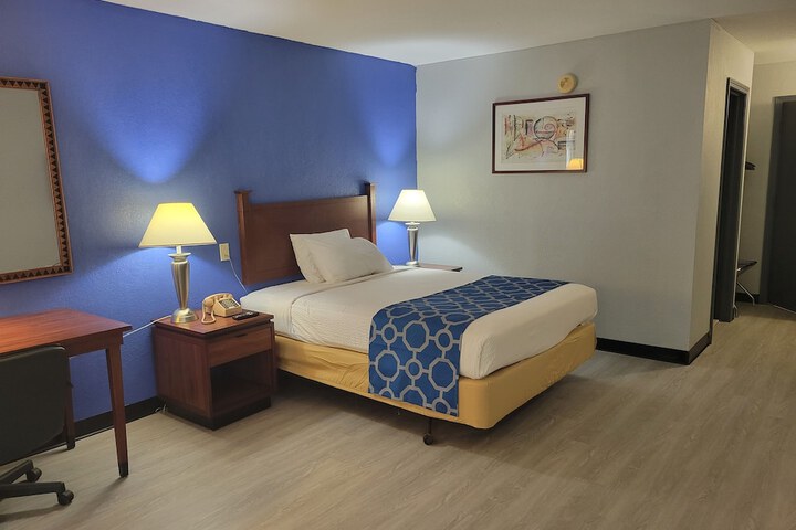 1 King Bed (11 of 14)