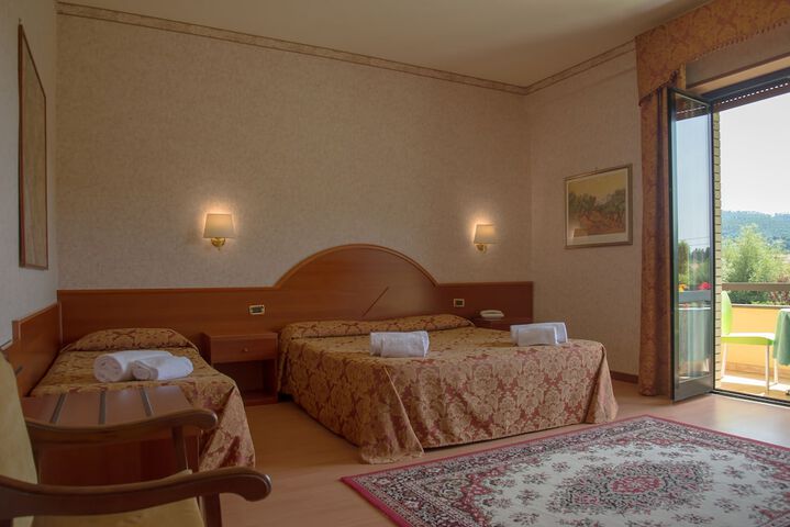 Room 10 of 37
