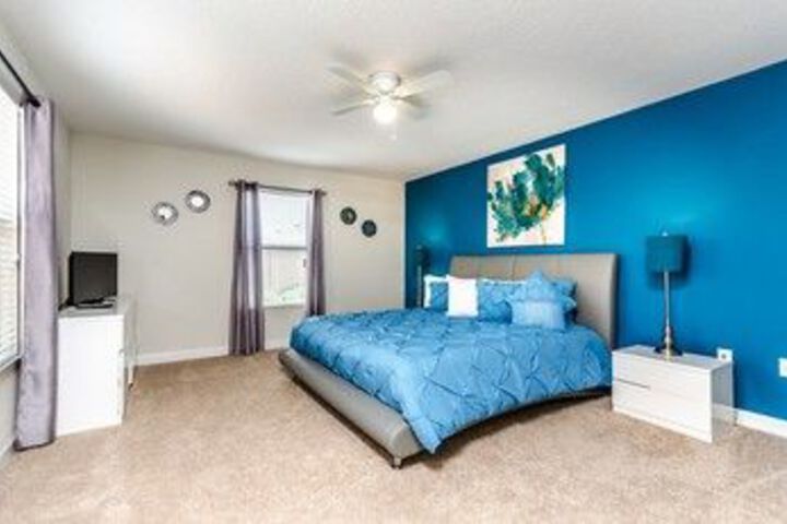 Room 13 of 28