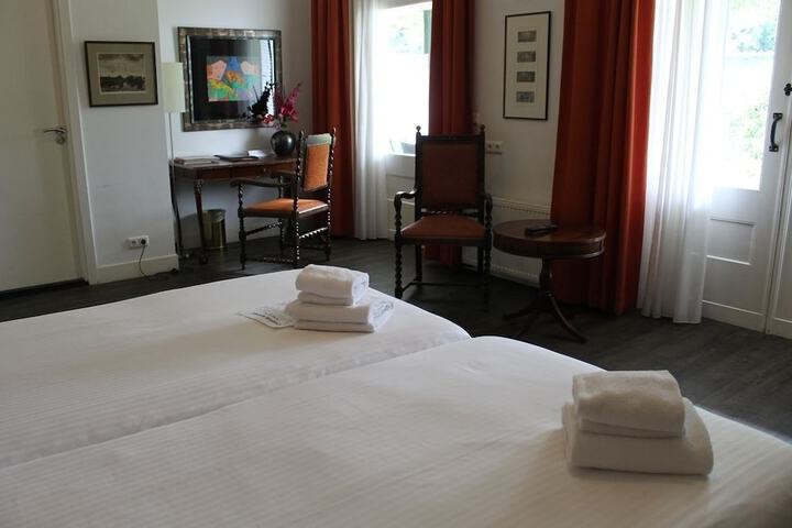 Room 13 of 48
