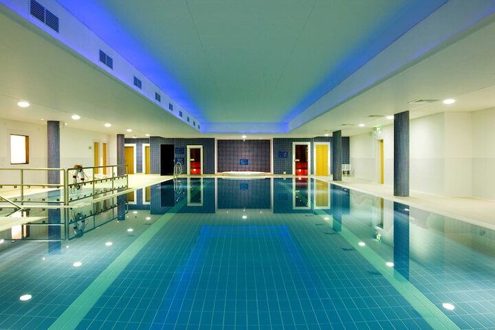 Hotel Pool