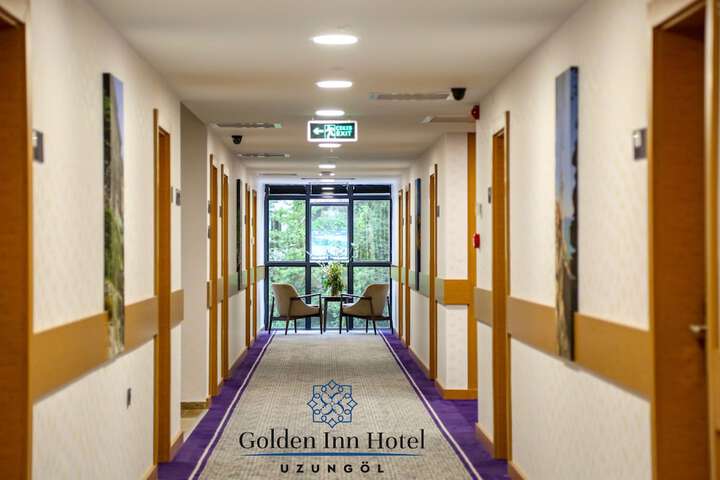 Ballroom/Hall 48 of 60