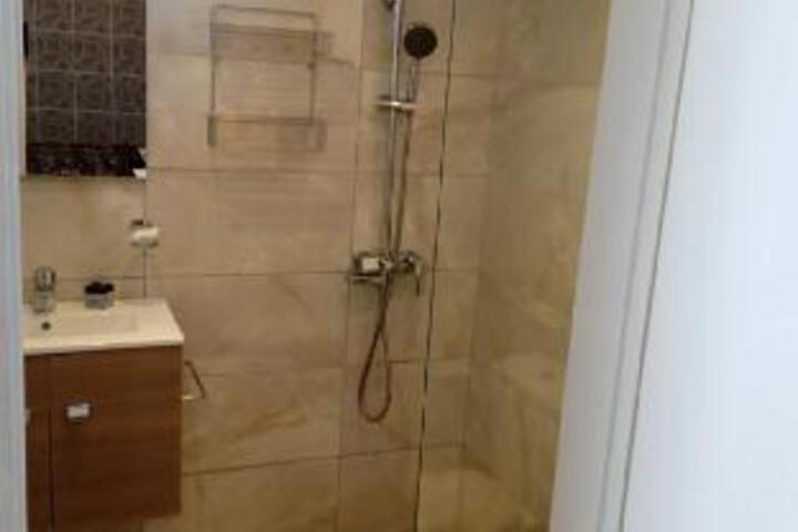 Room 6 of 15