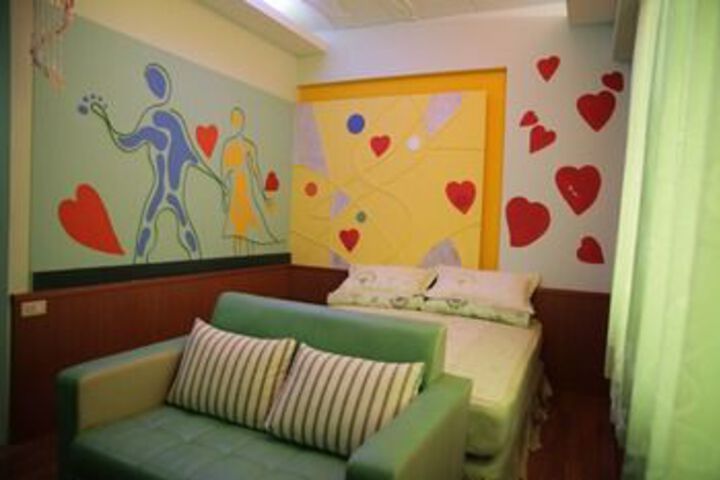 Room 8 of 19