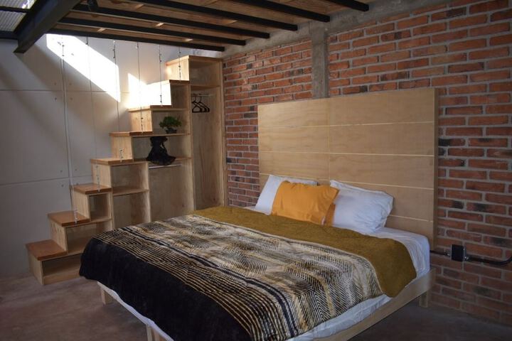 Room 2 of 27