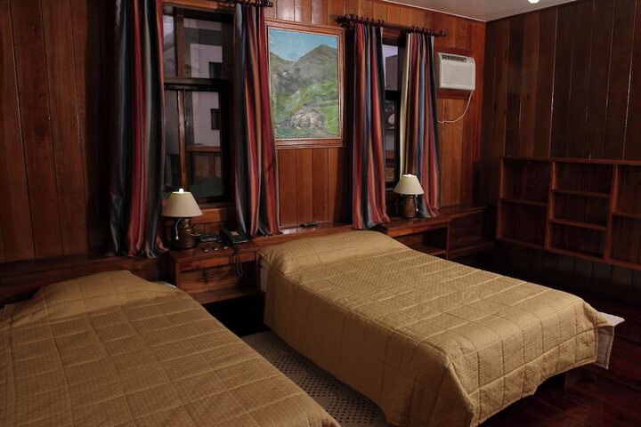 Room 16 of 42