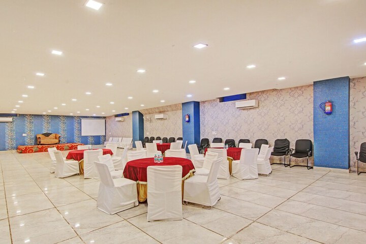 Ballroom/Hall 32 of 36
