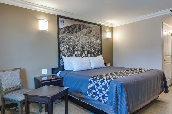 Room 7 of 42