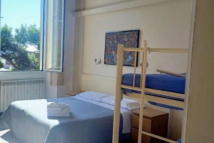 Room 6 of 45