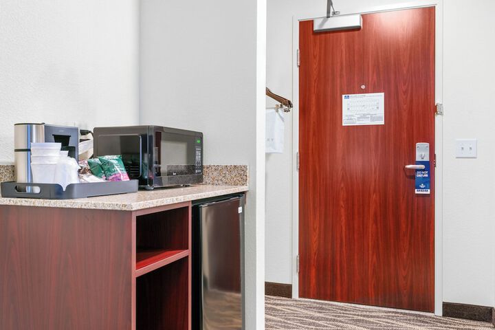 Room 30 of 99