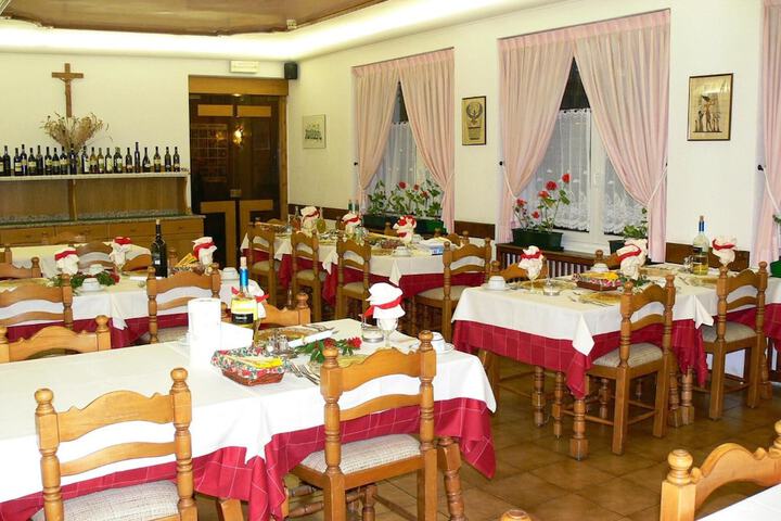 Dining 47 of 72