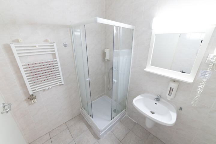 Room 14 of 25