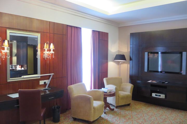 Room 14 of 40