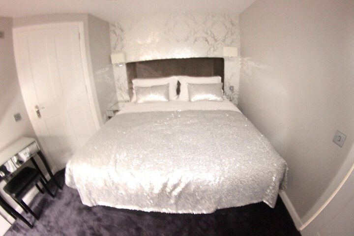 Room 13 of 32