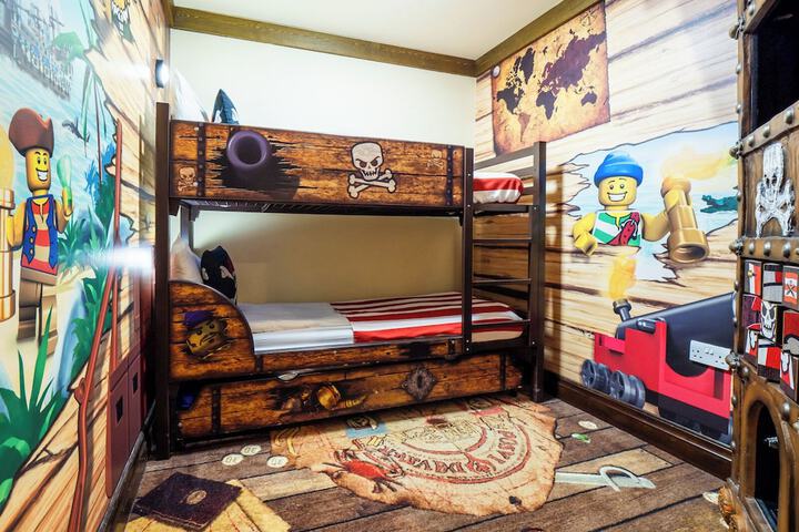 Room 52 of 83