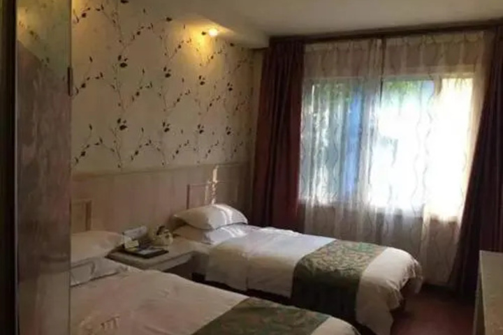 Room 2 of 8