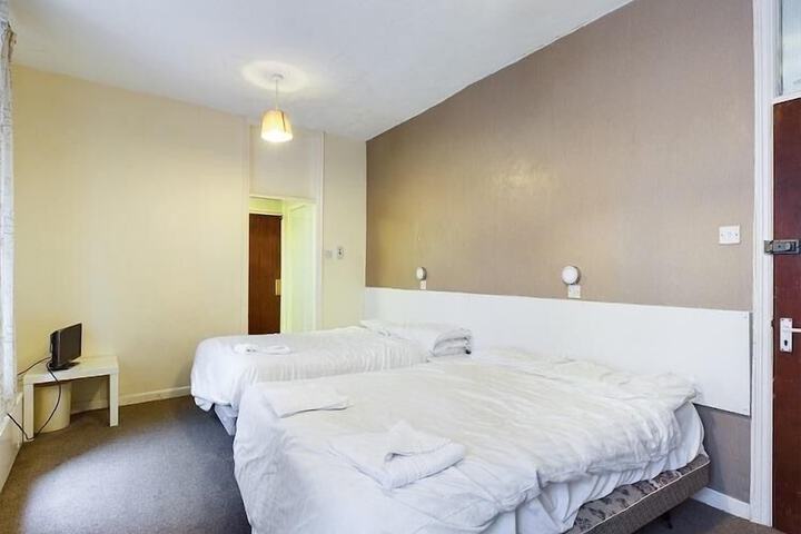 Room 2 of 4