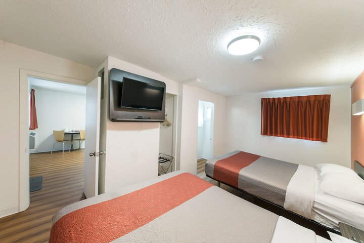 Room 18 of 46