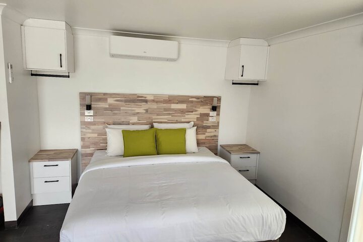 Room 13 of 42