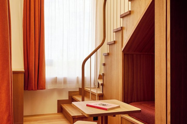 Room 10 of 71