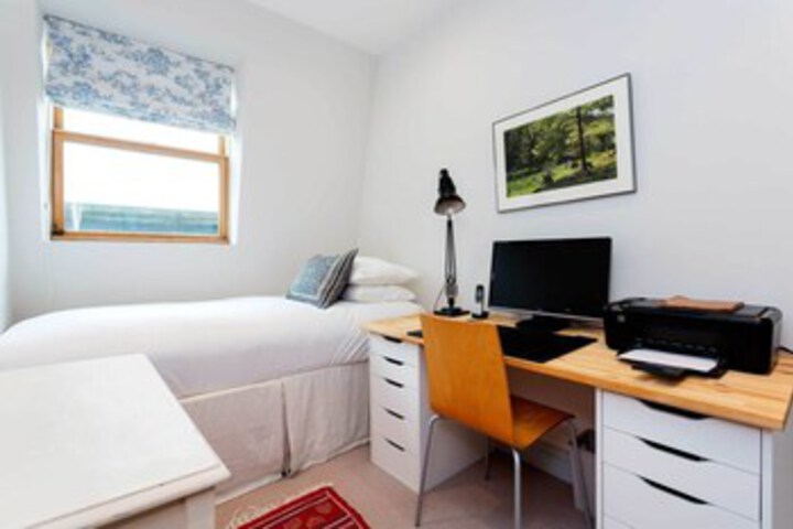 Room 13 of 21