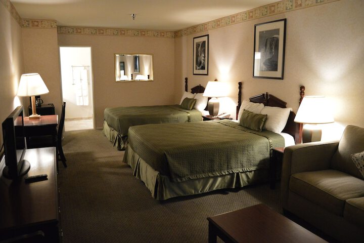 2 Queen Beds (8 of 18)