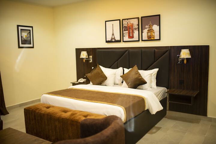 Room 8 of 62