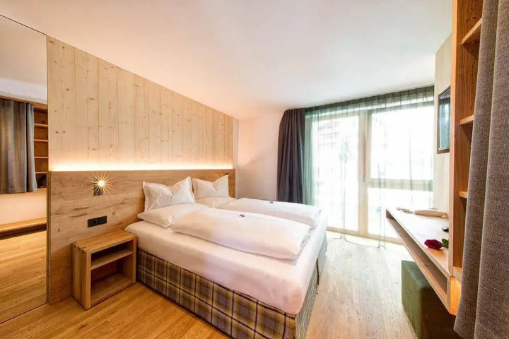Room 5 of 26