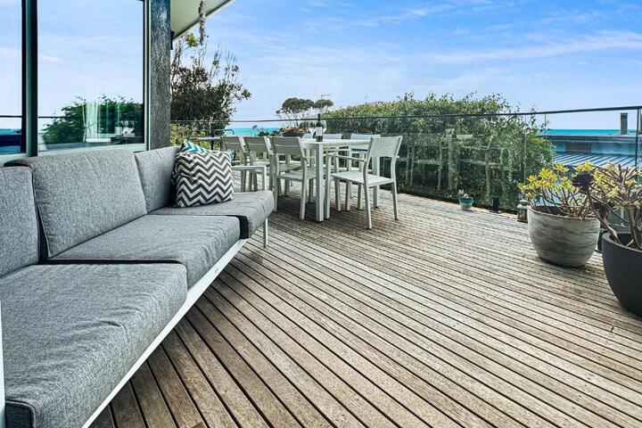 SeaEsta - Modern Beachside Escape in Tranquil North Lorne - BYO Linen