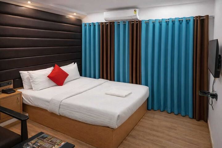 Room 2 of 17