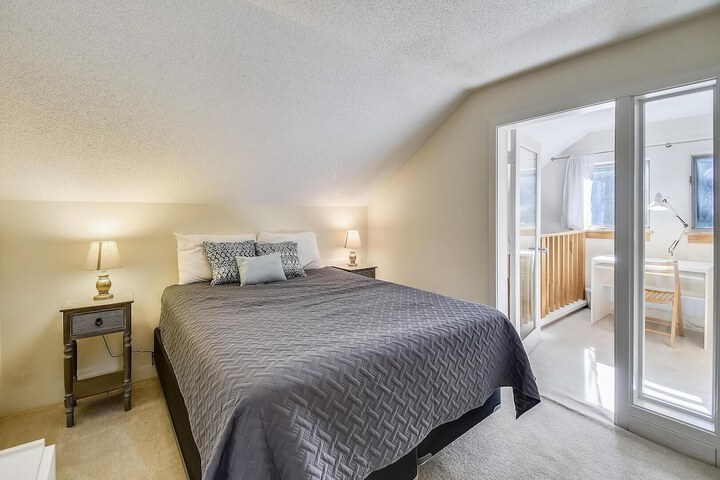 Room 4 of 24