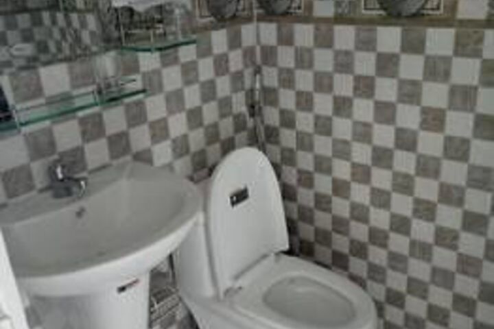 Room 3 of 25