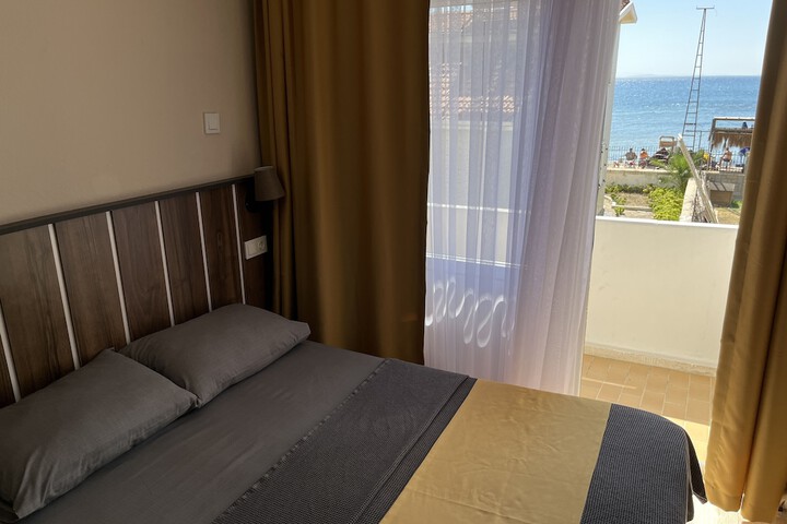 Room 15 of 103
