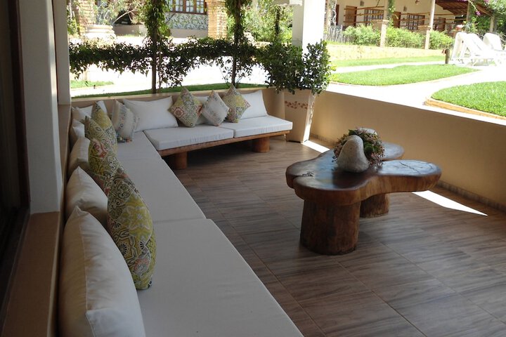 Lounge 81 of 115