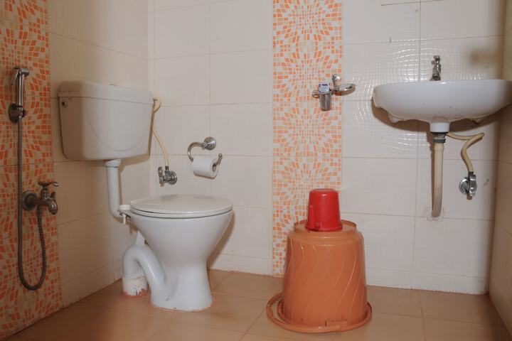 Room 12 of 18