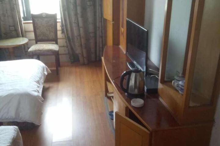 Room 9 of 10