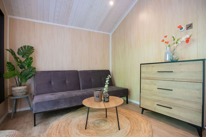 Room 8 of 32