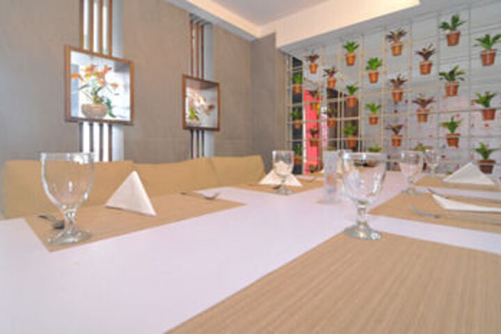 Dining 28 of 30