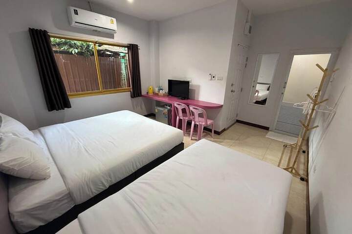 Room 17 of 43