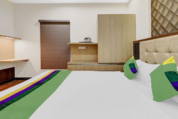 Room 9 of 26