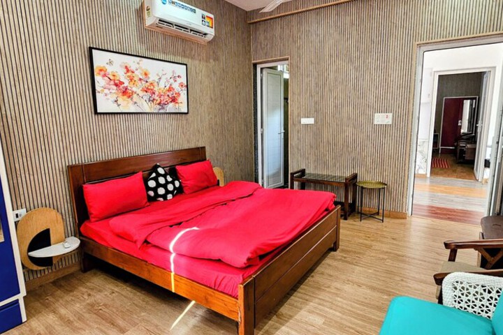 Room 32 of 97