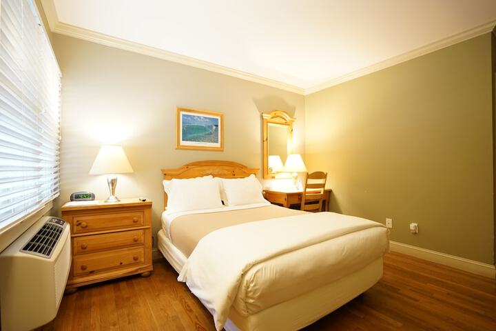 Room 17 of 33